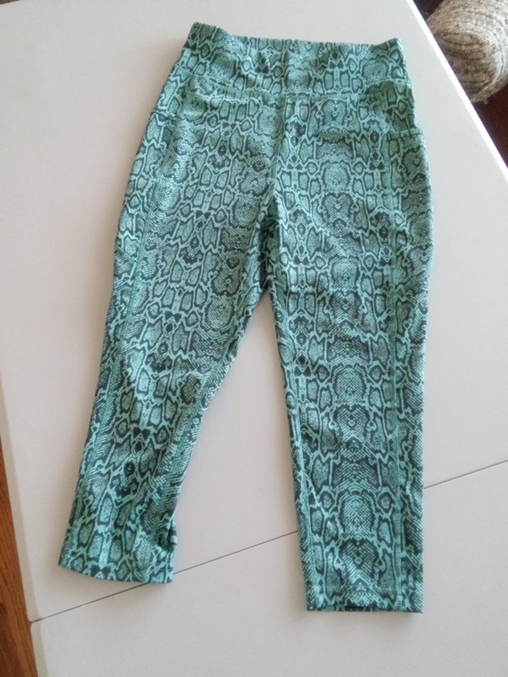 POP Fit Mint Green Snake-Print Cropped Capris